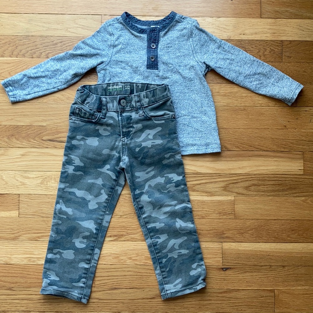 GAP camo slim jeans & Old Navy henley shirt lot